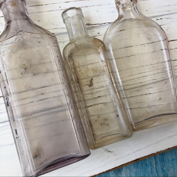 Lot of 3 vintage glass bottles - Picture 7 of 8